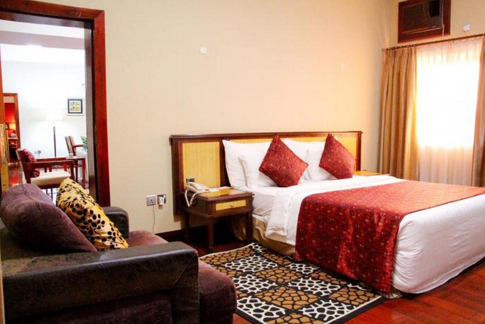Room In Lodge - The Chelsea Hotel Abuja Exterior foto
